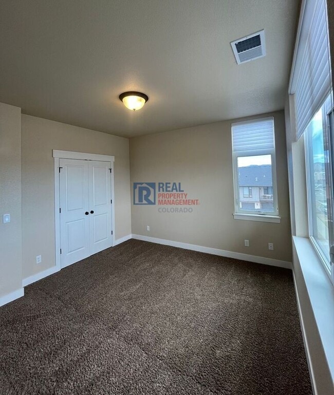 Building Photo - 2241 Limon Dr