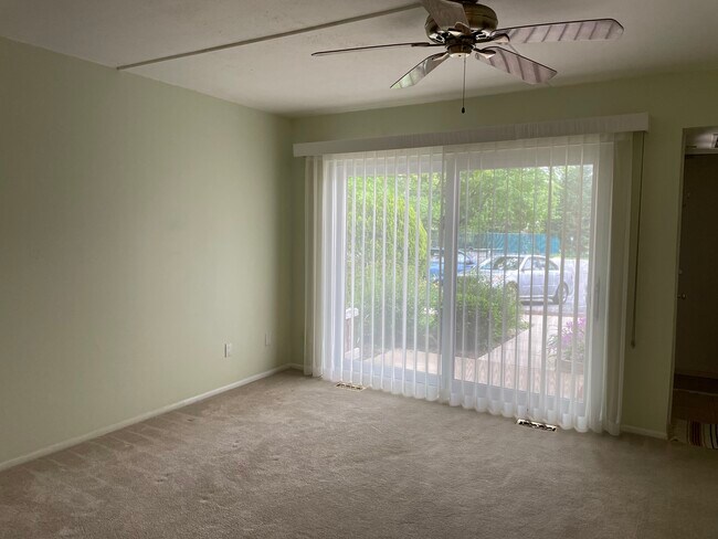 Building Photo - 140 Old Forge Xing