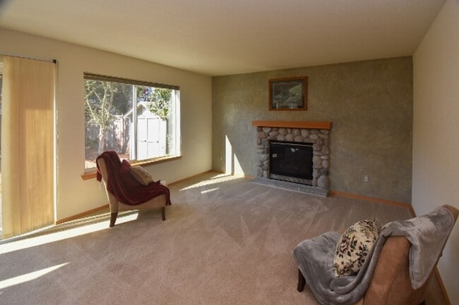 Building Photo - PENDING APPLICATION; Well Maintained 4 BD