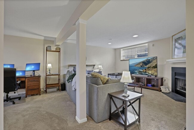 Building Photo - 8277 Deering Oaks Dr