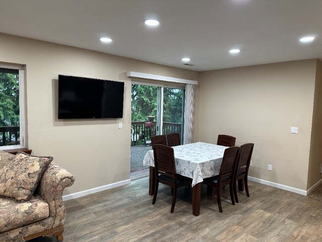 Building Photo - 17509 32nd Ave W