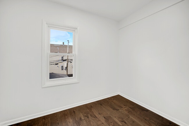Building Photo - 3836 W Diversey Ave