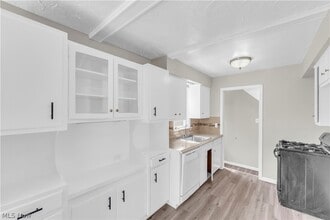 Building Photo - 21106 Gardenview Dr