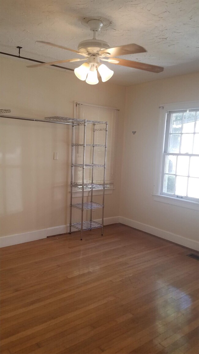 Building Photo - 205 Westwood Ct
