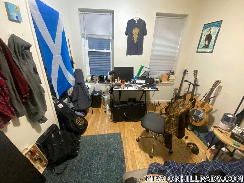 Building Photo - 1458 Tremont St