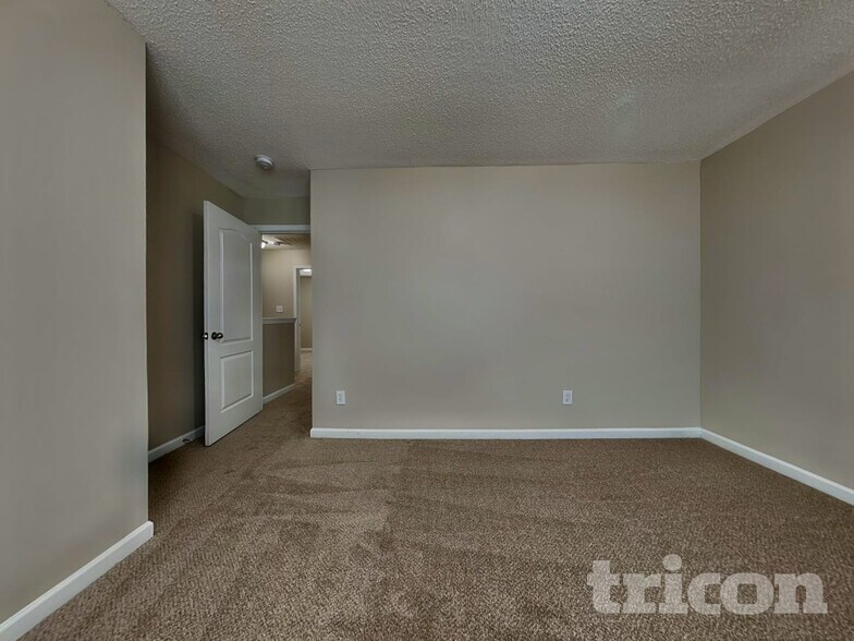 Building Photo - 30 Kendall Ln