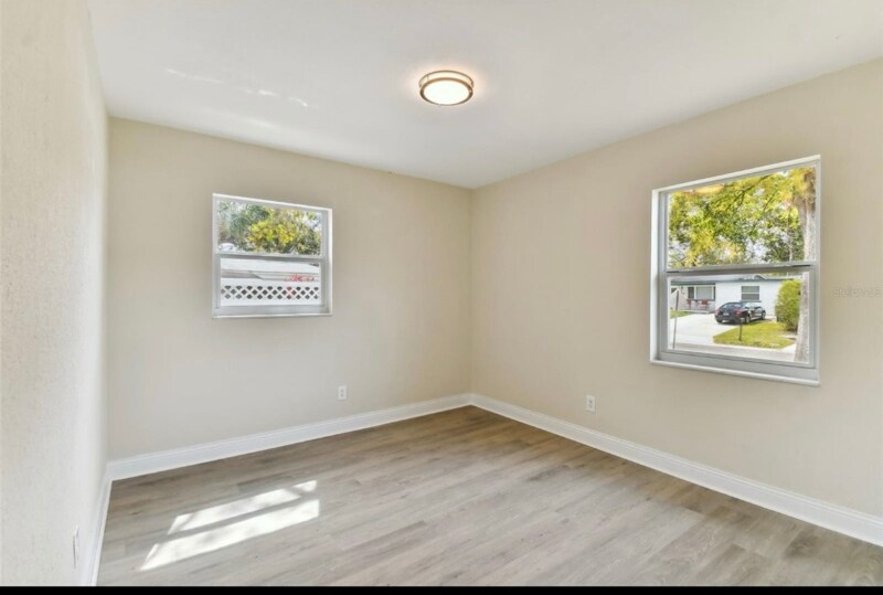 Building Photo - 7405 N Howard Ave