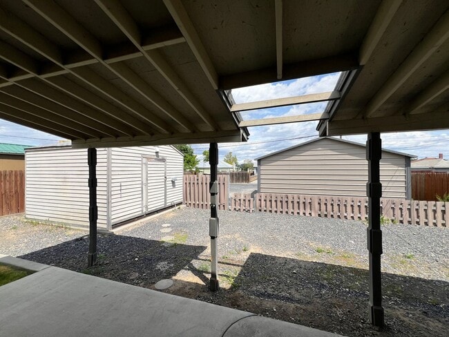 Building Photo - 2 Bed 1 Bath Home w/ Huge Shop For Rent!!!