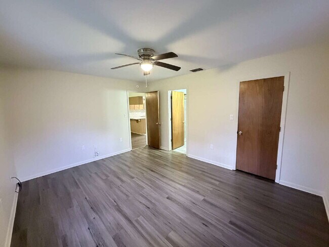 Building Photo - 3213 Julia Ct