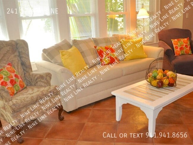 Building Photo - 241 17th Ave NE