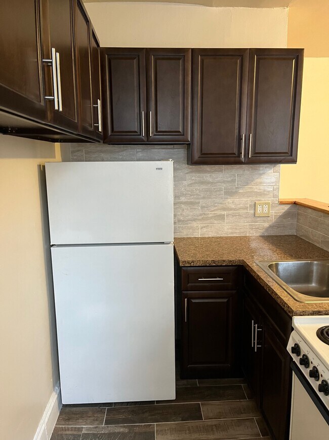 Building Photo - 4725 Chester Ave