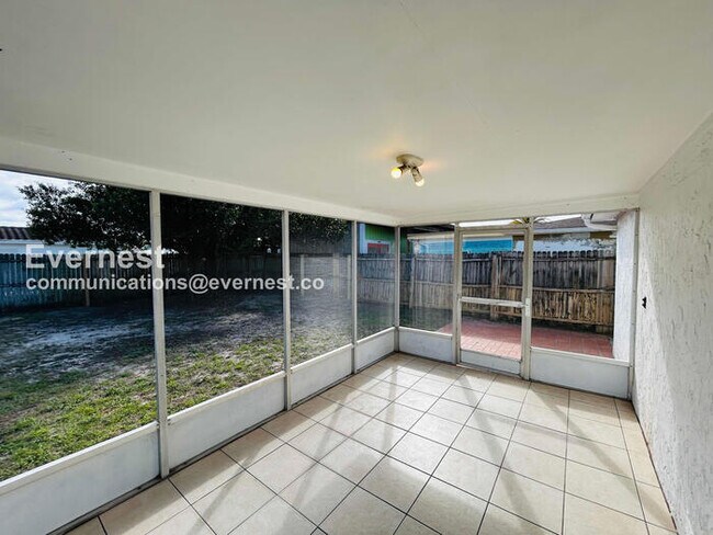 Building Photo - 1126 Normandy Blvd