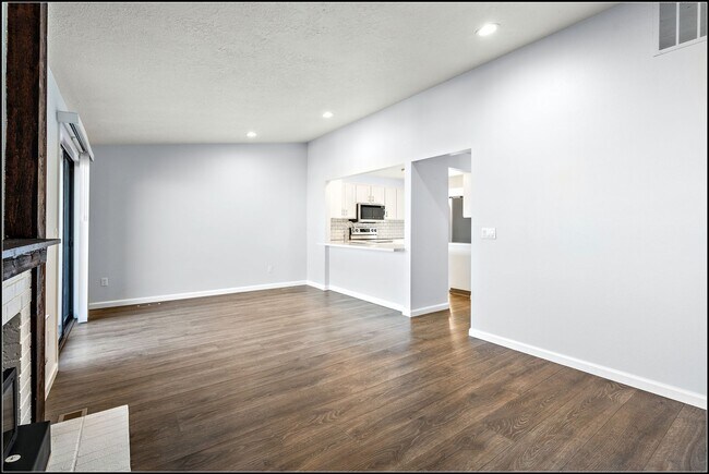 Building Photo - EAST2746