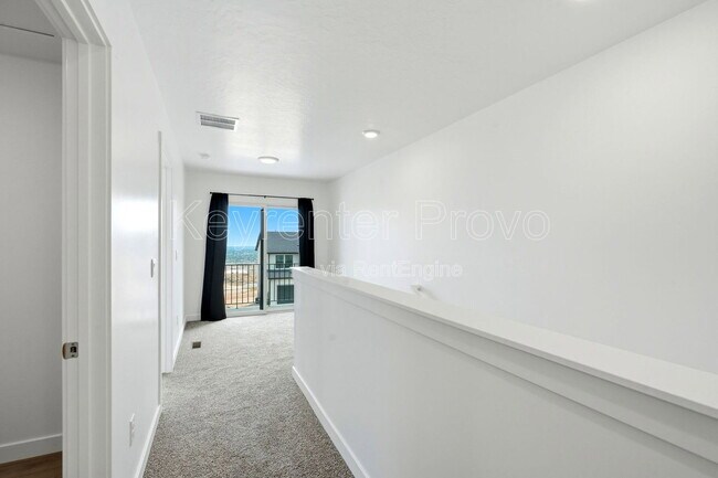 Building Photo - 371 E Levengrove Dr