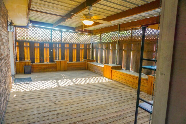 Building Photo - 10526 Hammerly Blvd