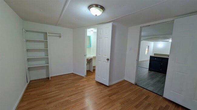 Building Photo - 6621 W Forest Rd