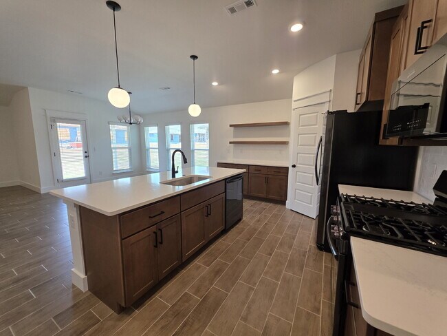 Building Photo - 8760 Sunspire Ln