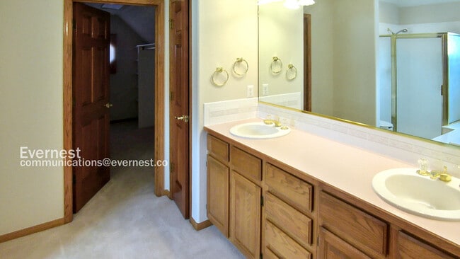 Building Photo - 3724 Stratford Ct