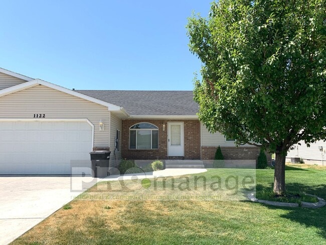 Primary Photo - 2 Bed / 2 Bath Townhome w/ 2 Car Garage - ...
