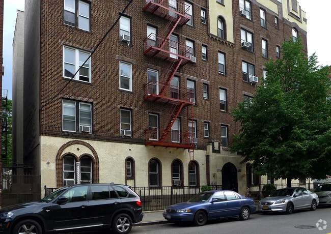 Building Photo - 1719 Quentin Rd