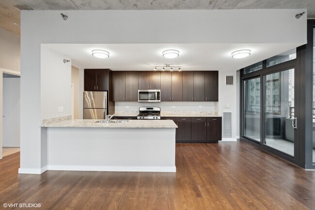 Building Photo - 235 W Van Buren St