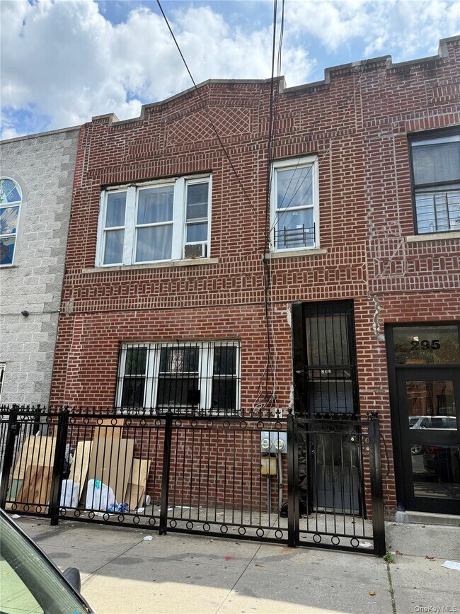 Primary Photo - 293 Saratoga Ave