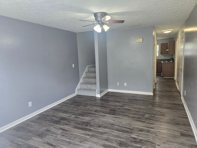 Building Photo - 1905 E Balsam Ct