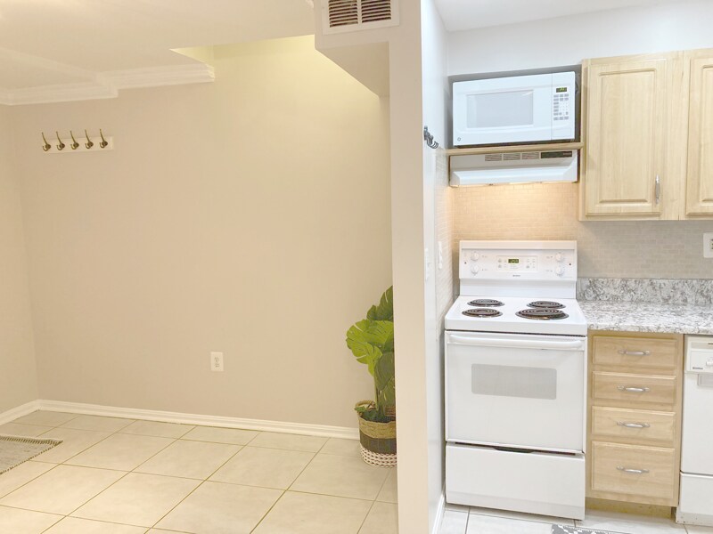 Building Photo - 902 I St SE