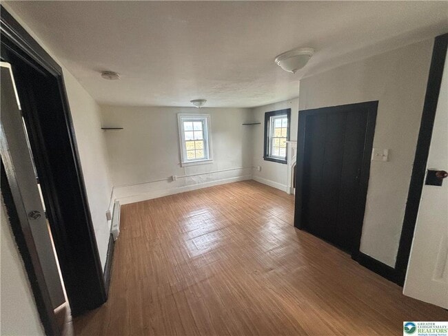 Building Photo - 654 Youngs Hill Rd