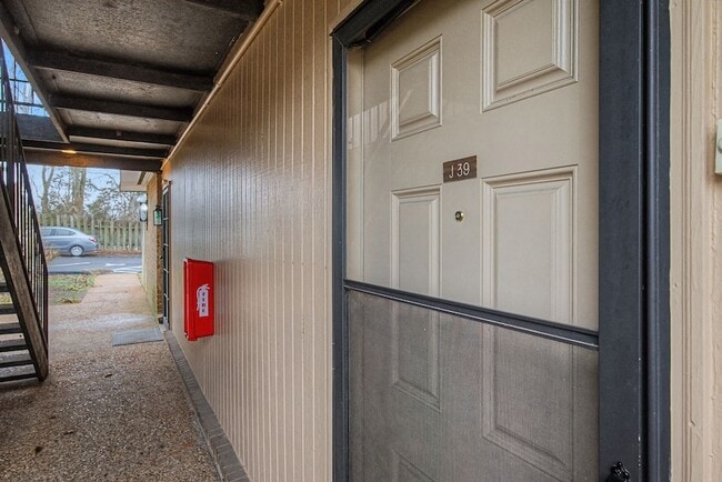 Building Photo - 420 Walton Ln