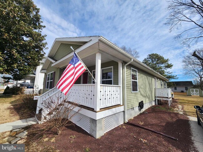 Building Photo - 903 N Walnut St