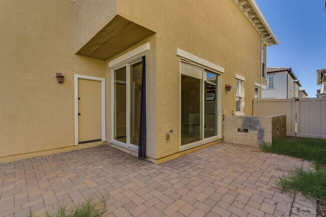 Building Photo - 860 S Adam Way