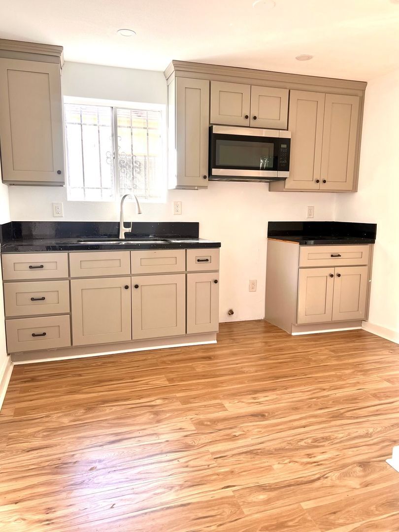 Building Photo - 2117 E 112th St