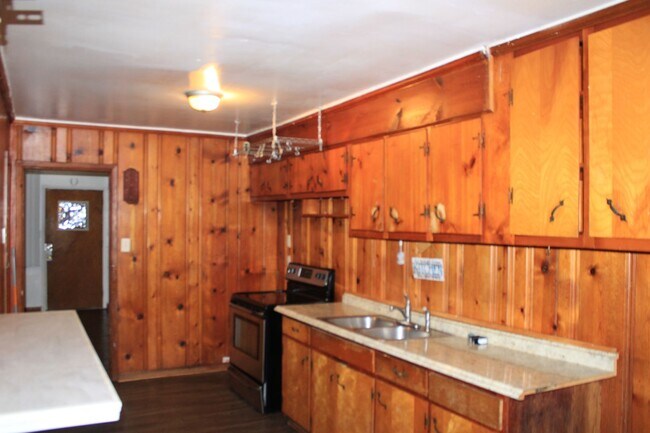 Building Photo - 3 Bedroom 1 Bath Downtown Augusta