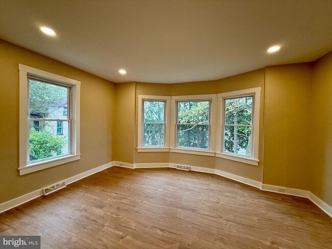 Building Photo - 415 Woodside Ave