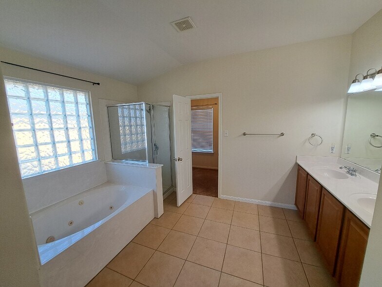 Building Photo - 829 Kachina Loop