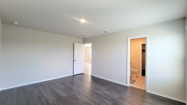 Building Photo - Beautiful like-new 3 bed | 2 bath home - Amazing community amenities!