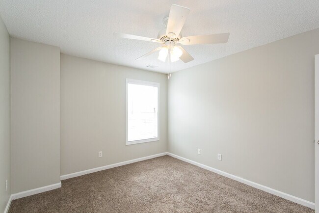 Building Photo - 717 White Dove Dr