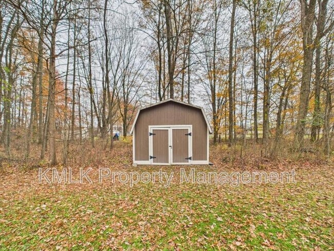 Building Photo - 874 Pleasant St