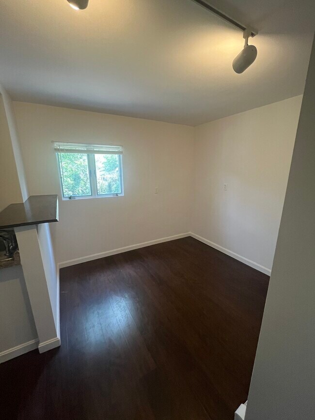 Building Photo - 381 Reservoir Ave