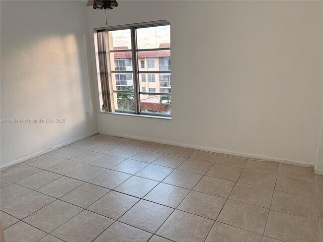 Building Photo - 4172 Inverrary Dr