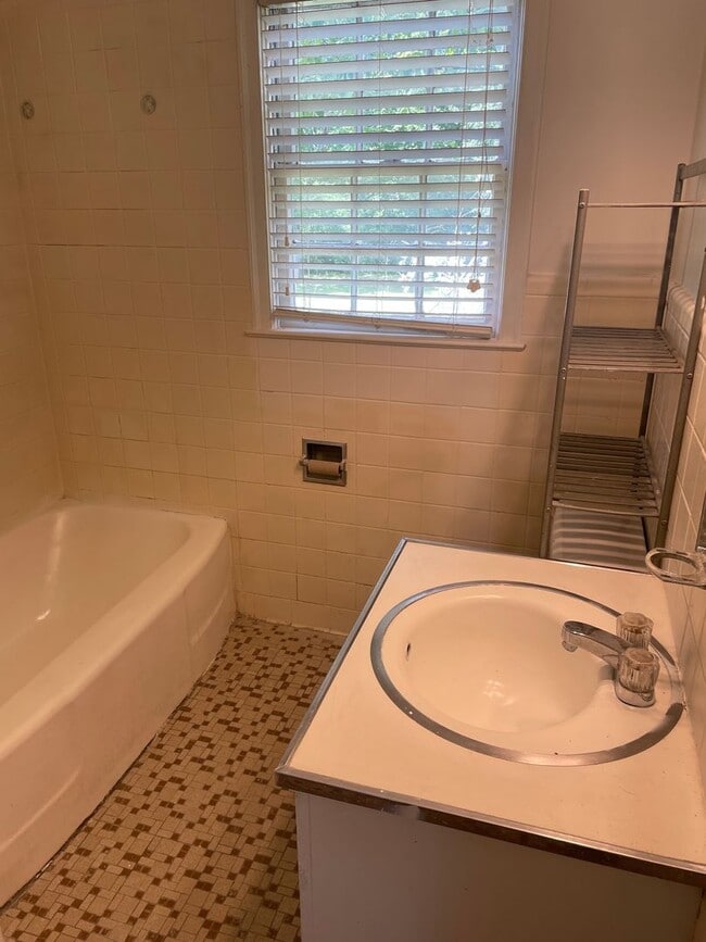 Building Photo - 5212 Brenda Dr