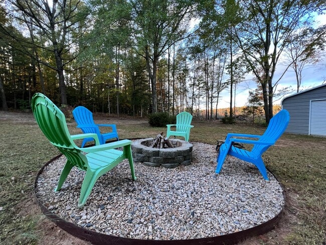 Building Photo - Fantastic Furnished Rental Near Lake Gaston