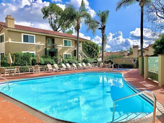 Building Photo - 7545 Charmant Dr