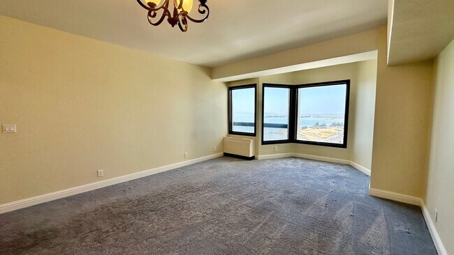 Building Photo - Stunning views of SF and the Bay from the ...