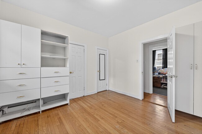 Building Photo - 105 8th St