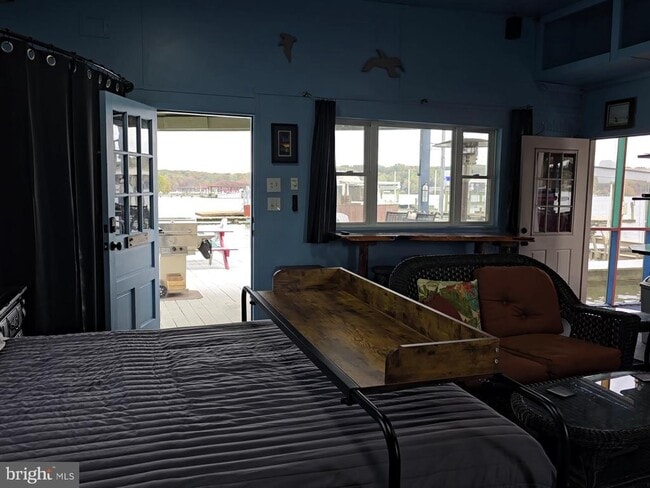 Building Photo - 36 Shore Dr