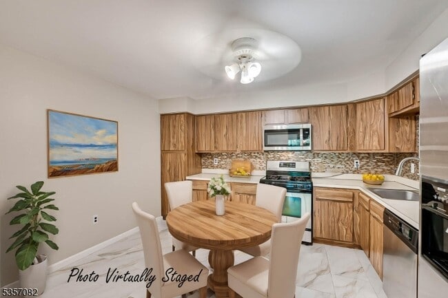Building Photo - 318 Willowbrook Dr
