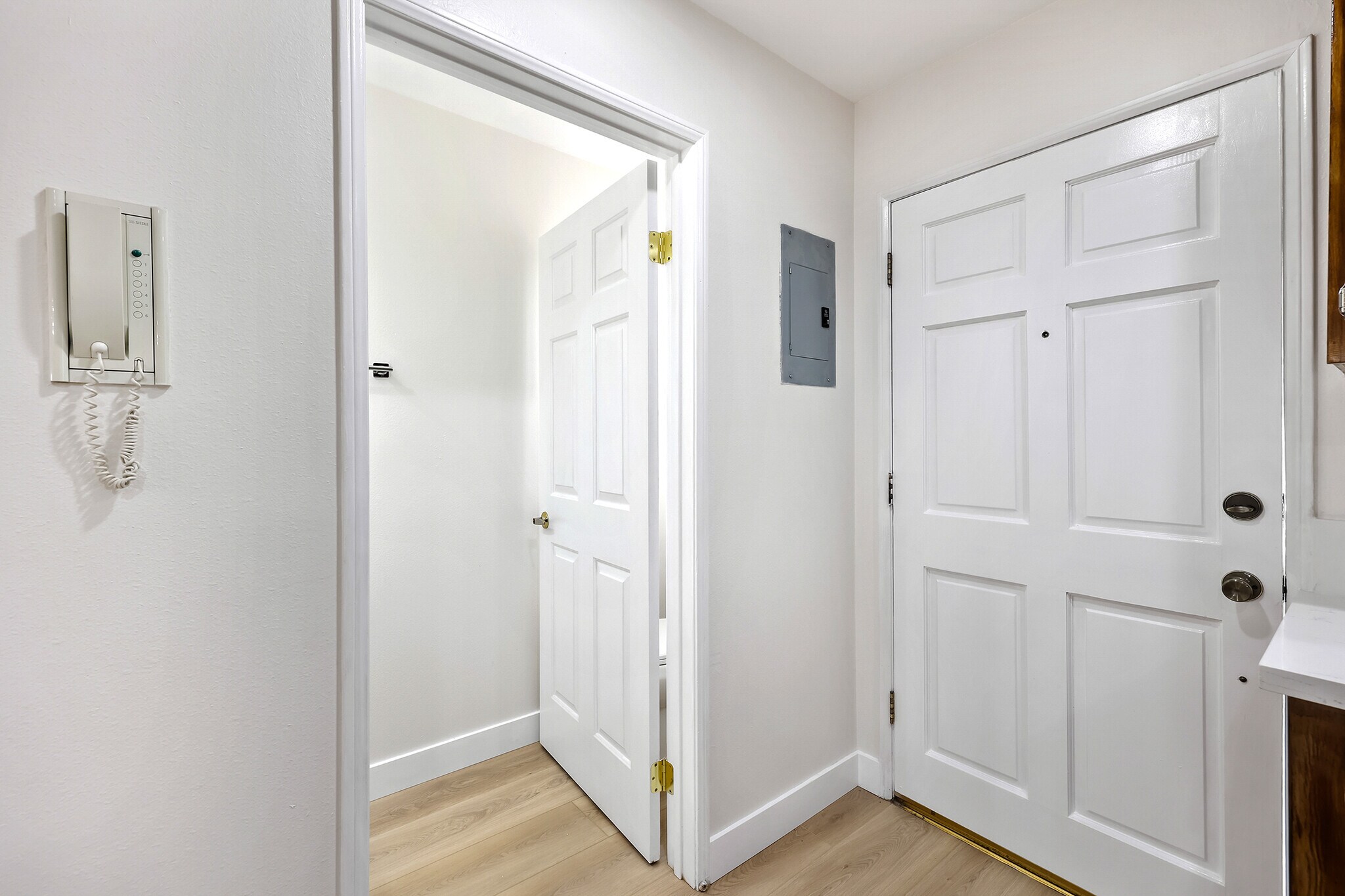 Building Photo - 10128 Hillhaven Ave