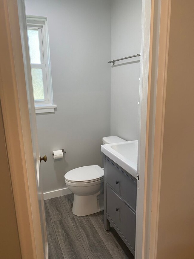 Building Photo - Super Convenient Biltmore Condo, 2 Bedroom...
